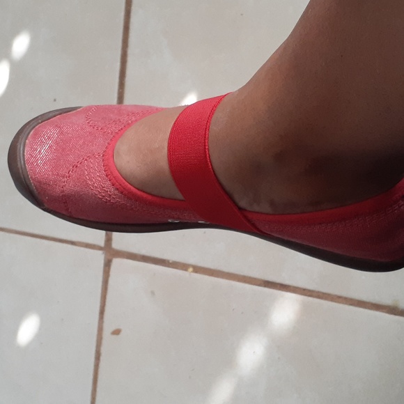 KEEN  SHOES - Picture 8 of 10